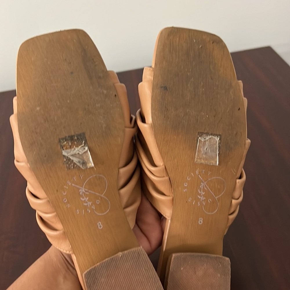 Shoes - Picture 4 of 4